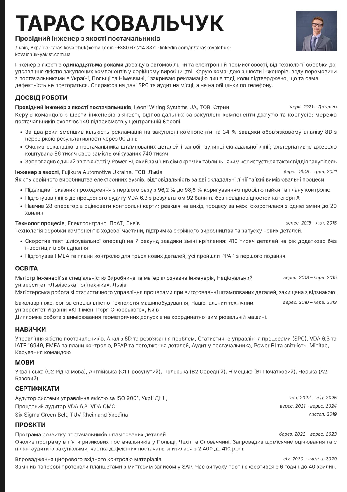 Bold Edge Photo resume template preview