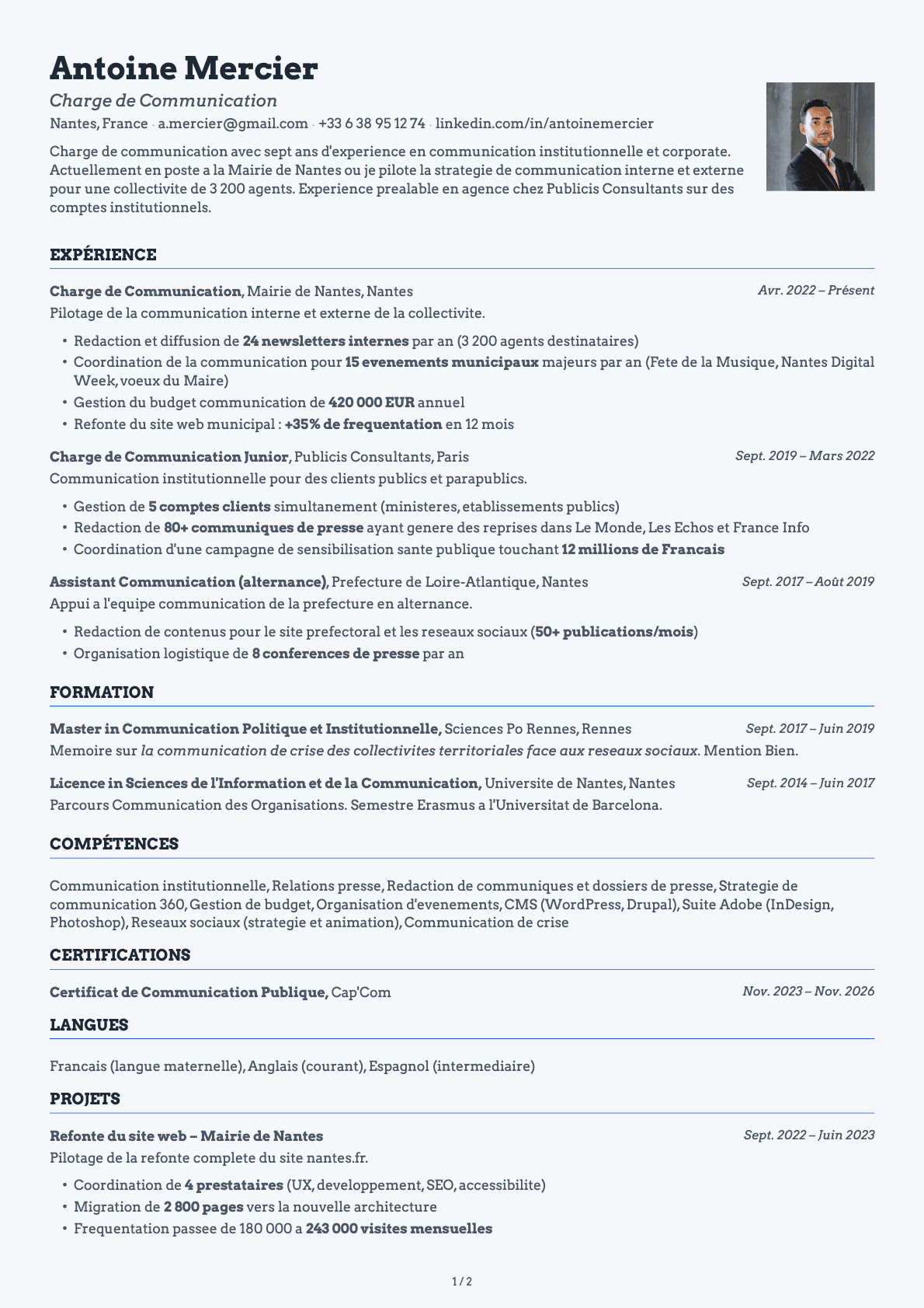 Chargé de Communication resume example