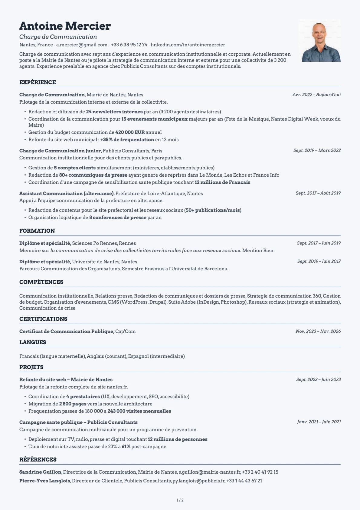 Chargé de Communication resume example