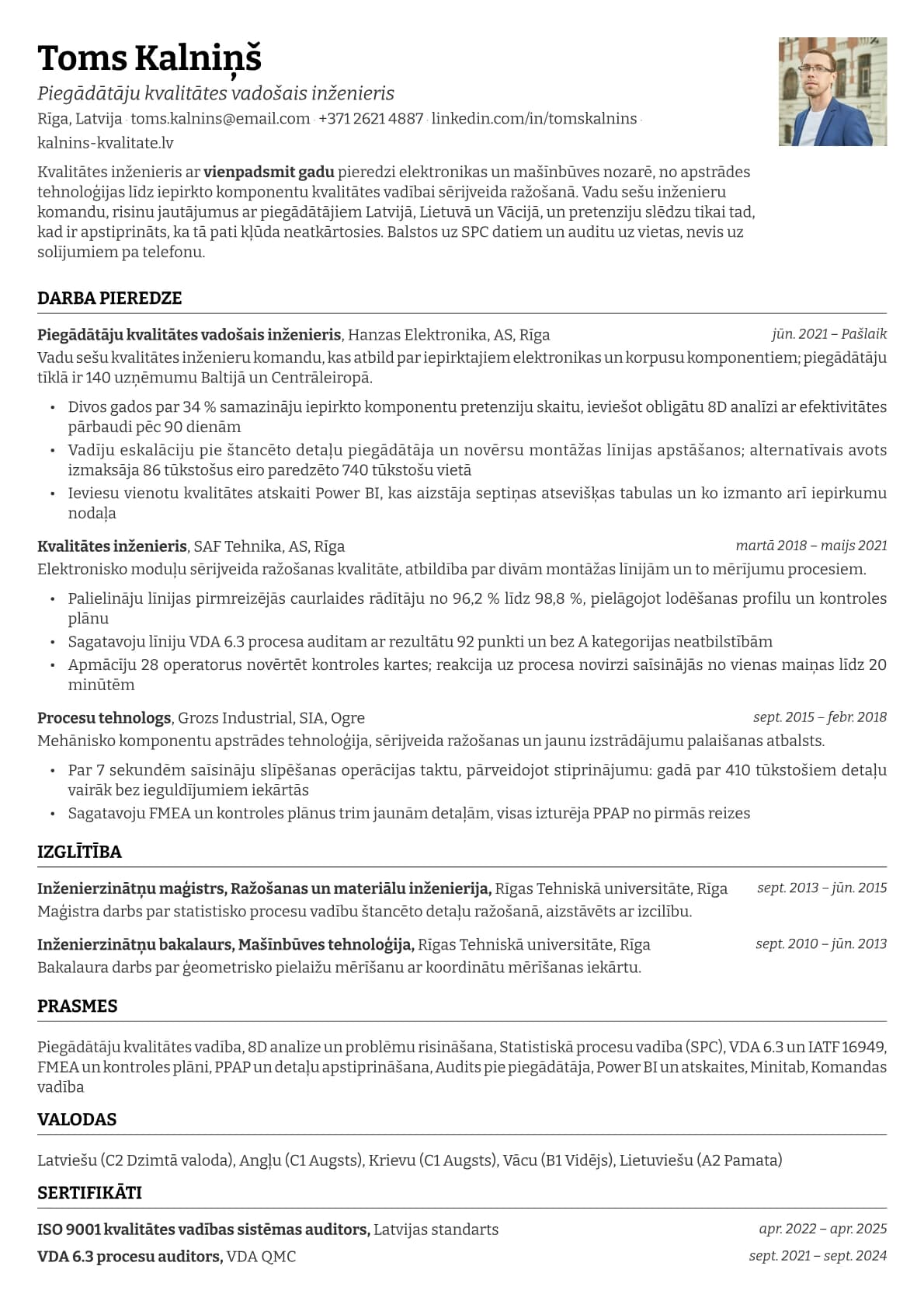 Emerald Photo resume template preview